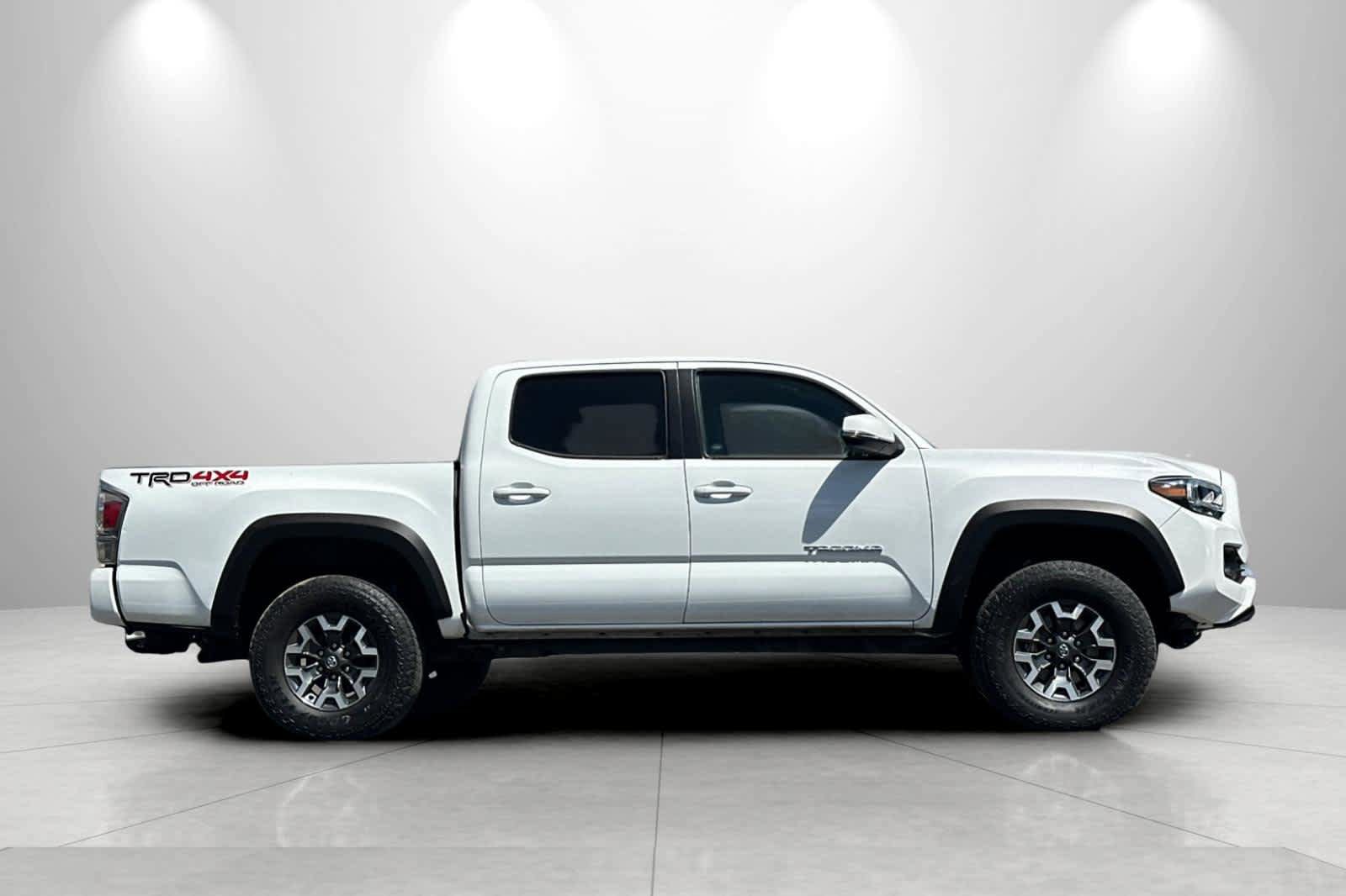 Used 2023 Toyota Tacoma TRD Off-Road w/ Technology Package AWD/4WD image 8
