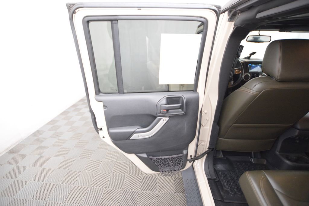 Used 2016 Jeep Wrangler Unlimited Sahara image 11