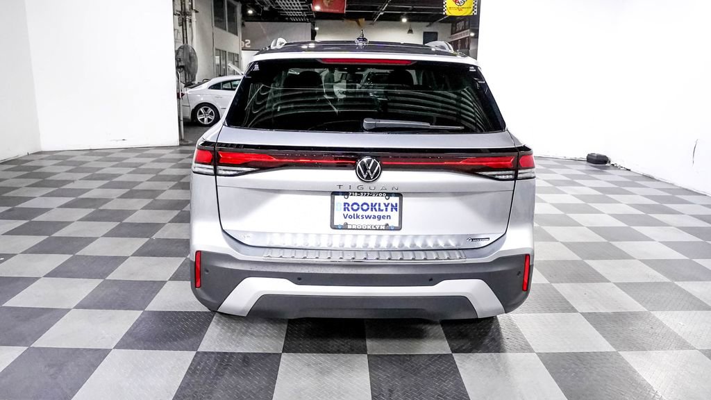 New 2025 Volkswagen Tiguan SE image 6