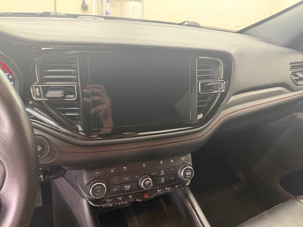 Used 2025 Dodge Durango GT AWD/4WD image 16