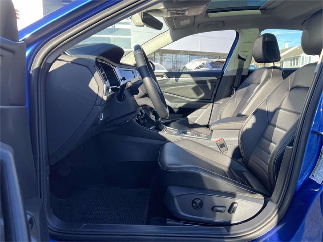 Used 2023 Volkswagen Jetta SE w/ Panoramic Sunroof Package image 8