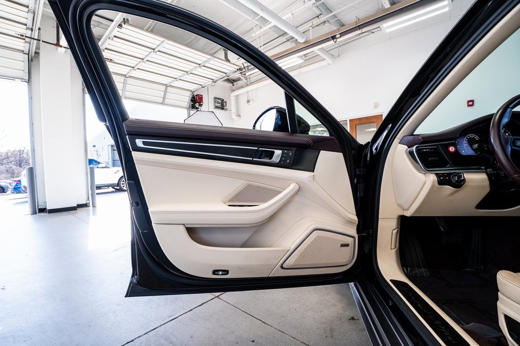 Used 2023 Porsche Panamera Platinum Edition image 31