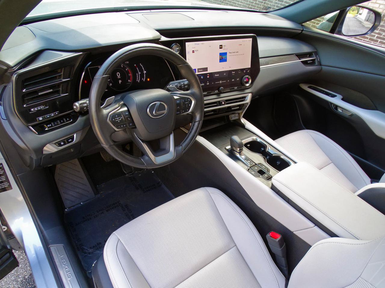 Used 2024 Lexus RX 350 Premium w/ Accessory Package (Z1) FWD image 15