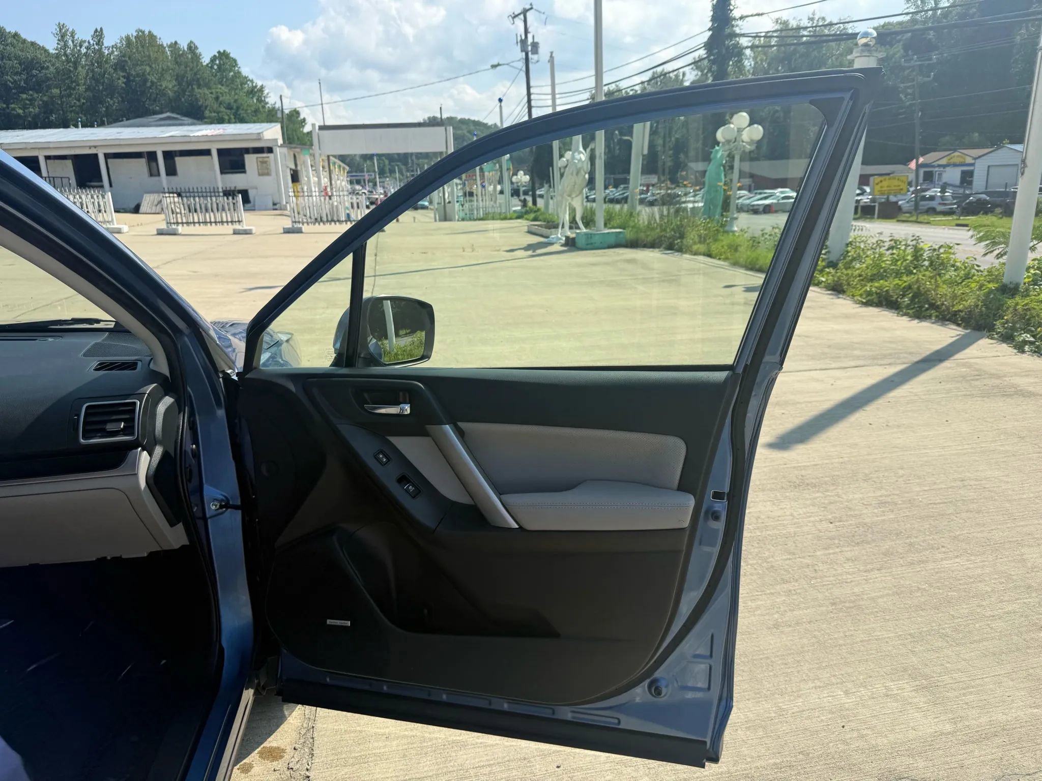 Used 2017 Subaru Forester 2.5i Limited image 15