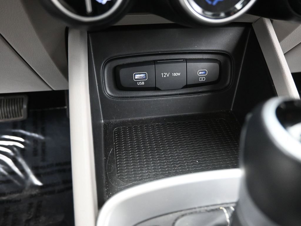 Used 2025 Hyundai Venue SEL image 28