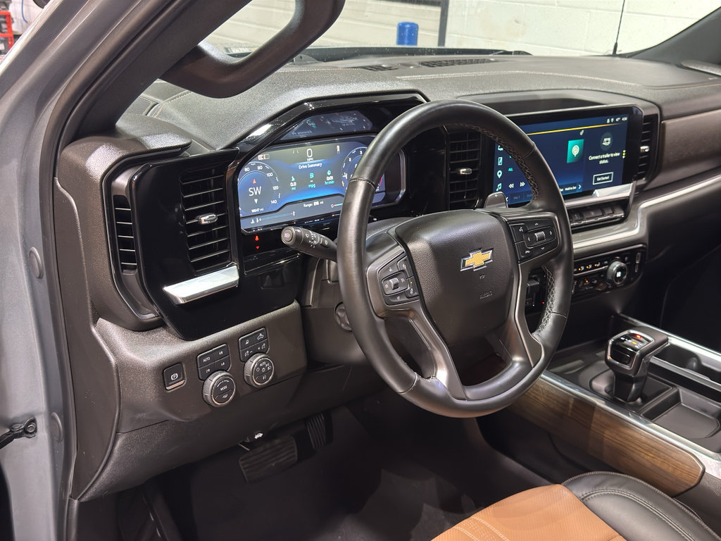 Used 2025 Chevrolet Silverado 1500 High Country w/ High Country Premium Package AWD/4WD image 15