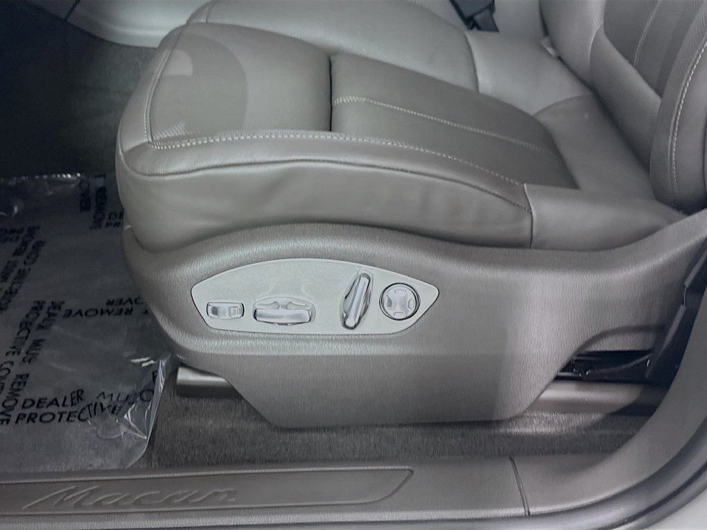 Certified 2026 Porsche Macan Turbo AWD/4WD image 22
