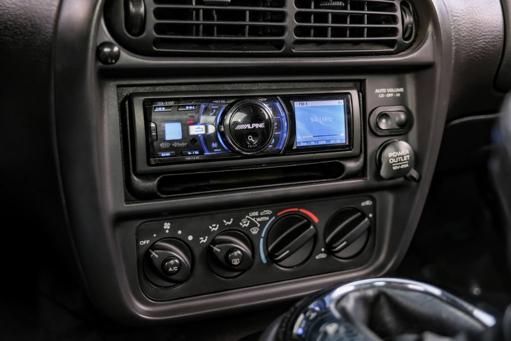 Used 2001 Chrysler Prowler RWD image 24