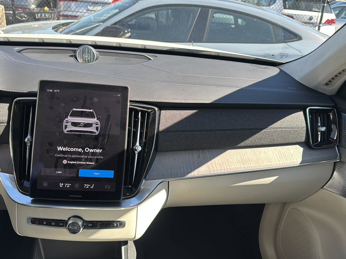 Used 2025 Volvo XC90 B6 Ultra w/ Lounge Package image 11