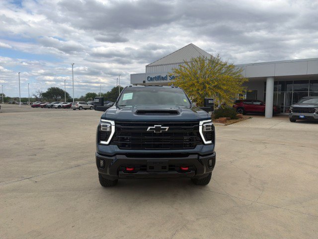 Used 2026 Chevrolet Silverado 2500 LTZ w/ LTZ Plus Package AWD/4WD image 2