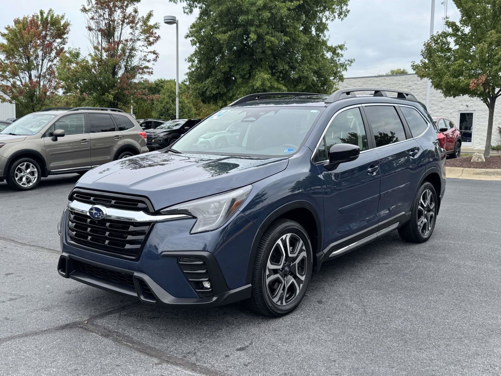 Used 2024 Subaru Ascent Limited w/ Technology Package AWD/4WD image 5