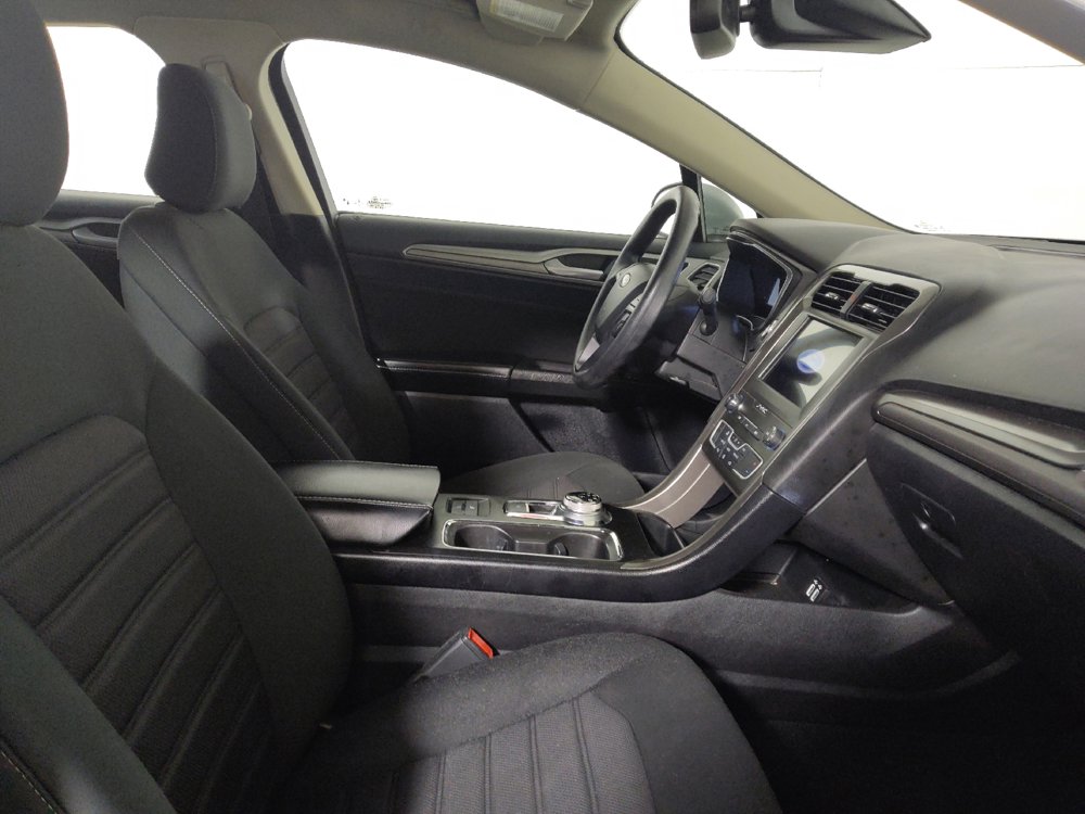 Used 2020 Ford Fusion SE FWD image 21