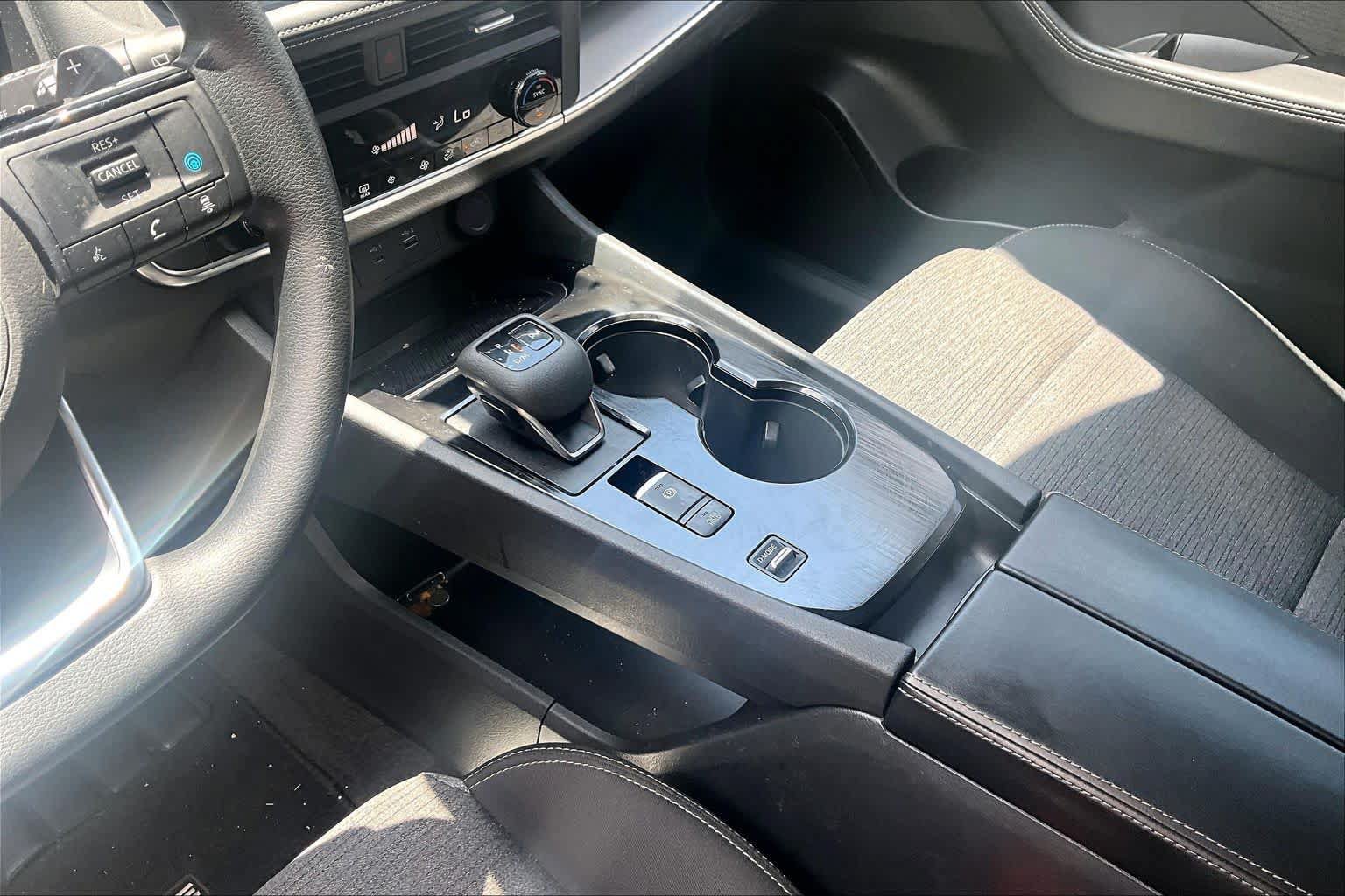 Certified 2023 Nissan Rogue SV FWD image 17