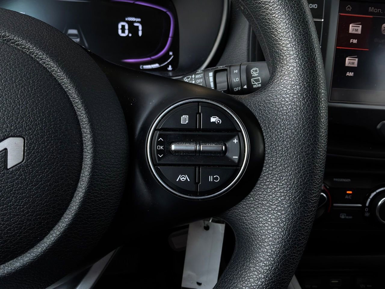 Used 2025 Kia Soul LX w/ LX Technology Package FWD image 32
