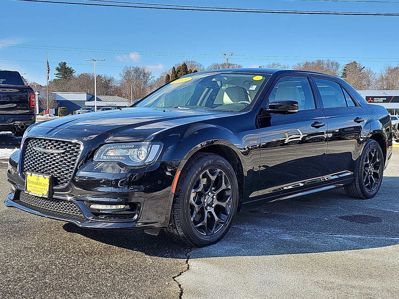 Used 2023 Chrysler 300 Touring L w/ Comfort Group image 3