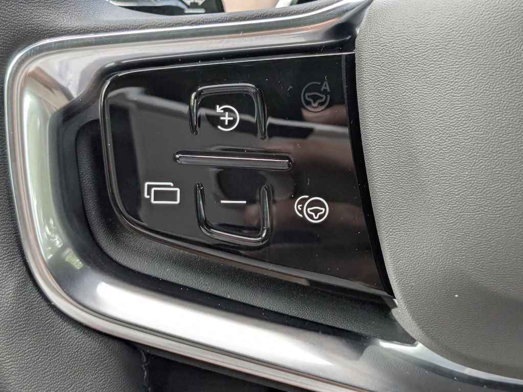 New 2025 Volvo EX90 Plus AWD/4WD image 27