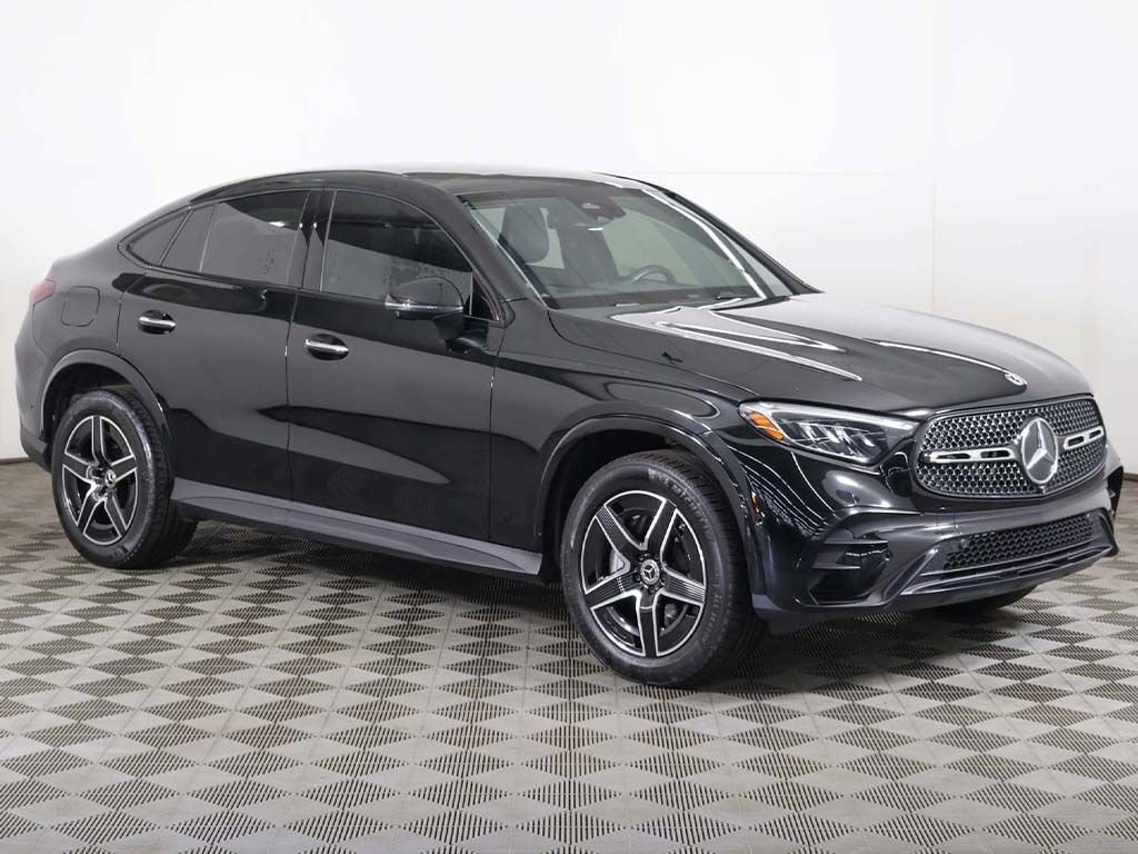 Used 2025 Mercedes-Benz GLC 300 4MATIC image 2