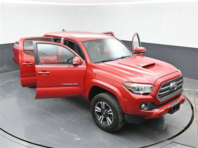 Used 2017 Toyota Tacoma TRD Sport w/ Tow Package (A/T) image 49