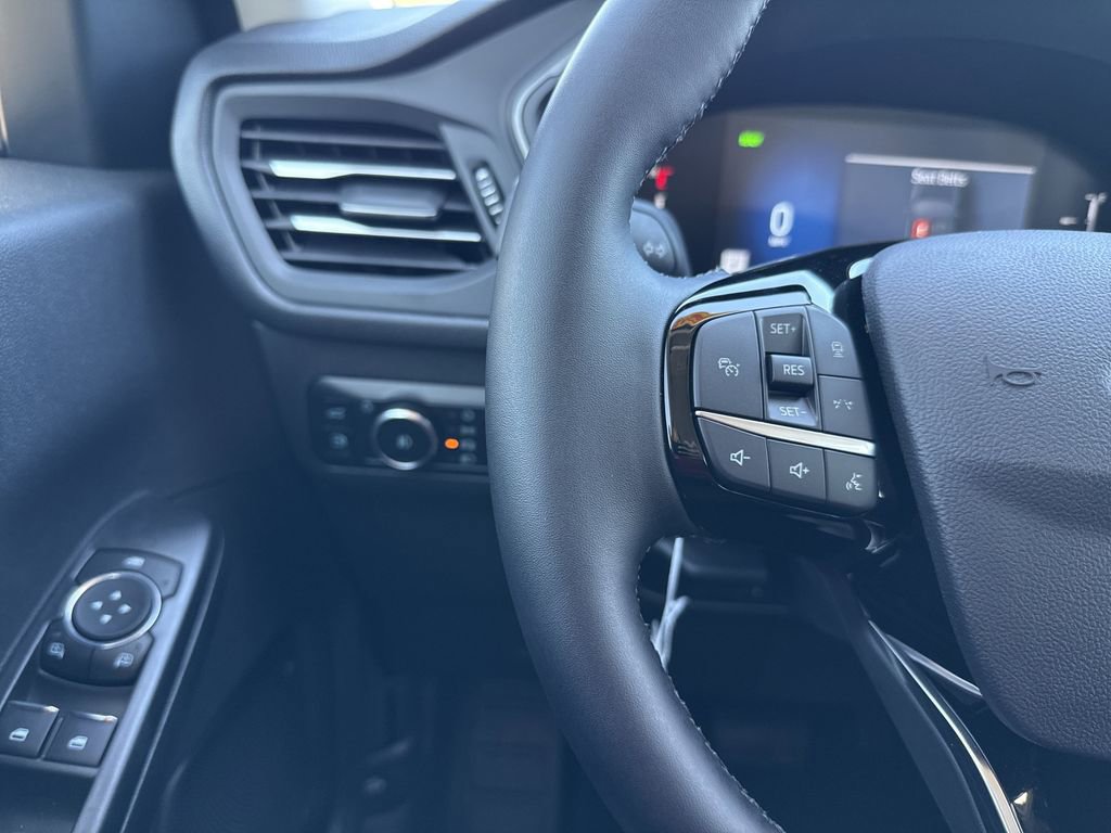 New 2025 Ford Escape SE FWD image 16