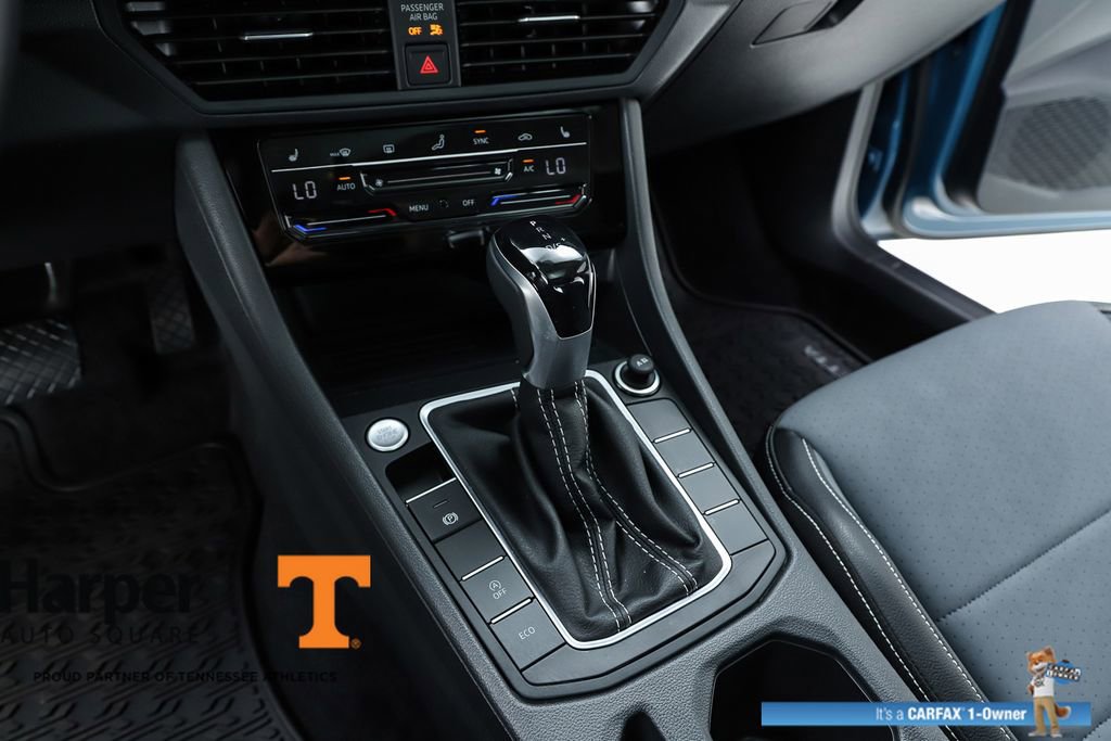 Used 2025 Volkswagen Jetta SE w/ Sunroof Package FWD image 24