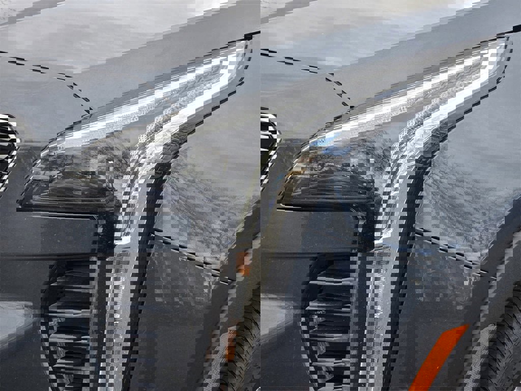 Used 2021 Cadillac XT4 Premium Luxury w/ Cold Weather Package image 5