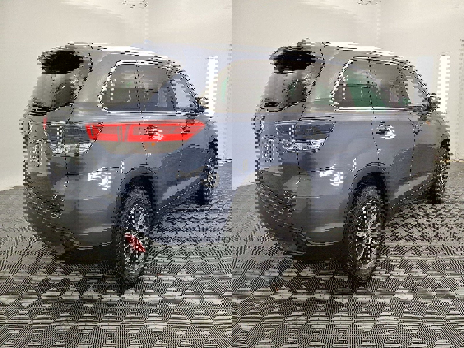 Used 2018 Toyota Highlander XLE image 25