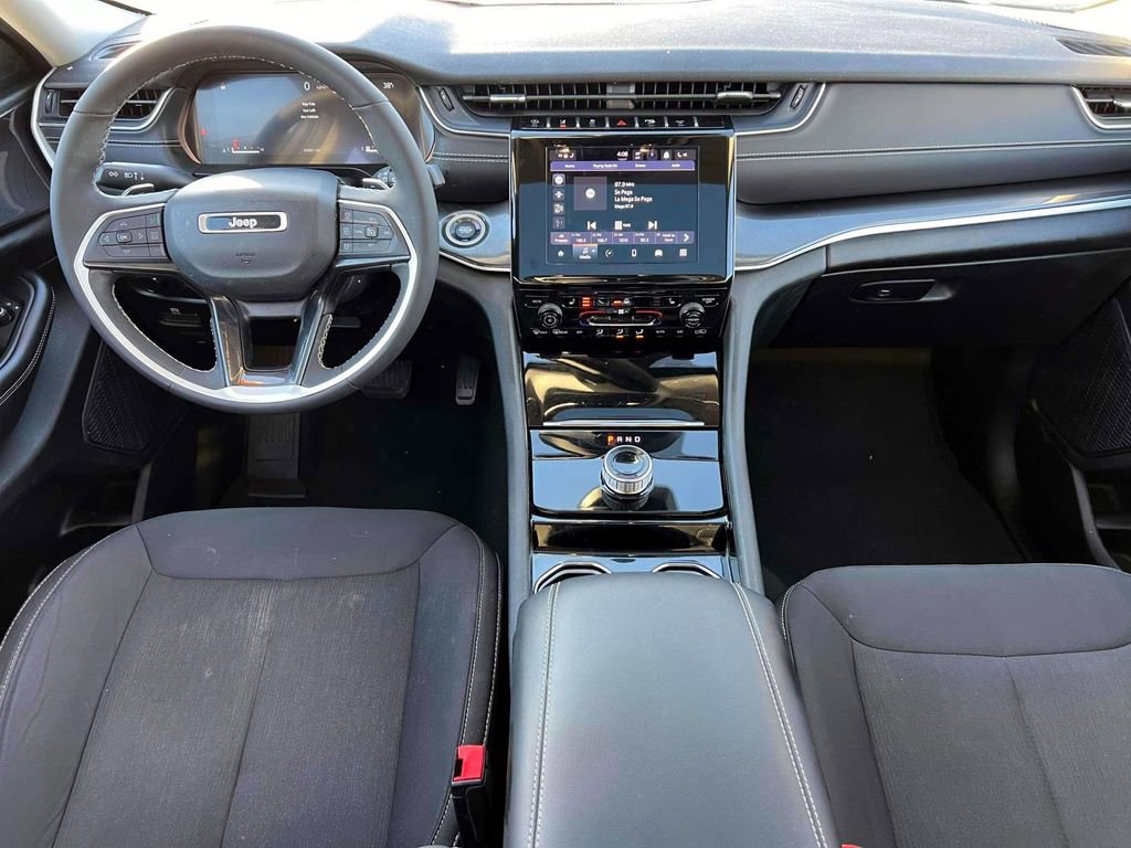 Certified 2023 Jeep Grand Cherokee Laredo w/ Luxury Tech Group I image 12