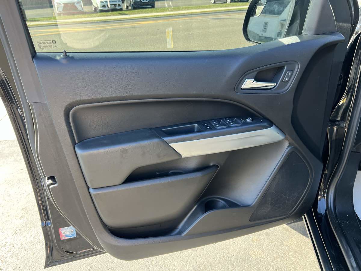 Used 2021 Chevrolet Colorado LT w/ Safety Package image 11