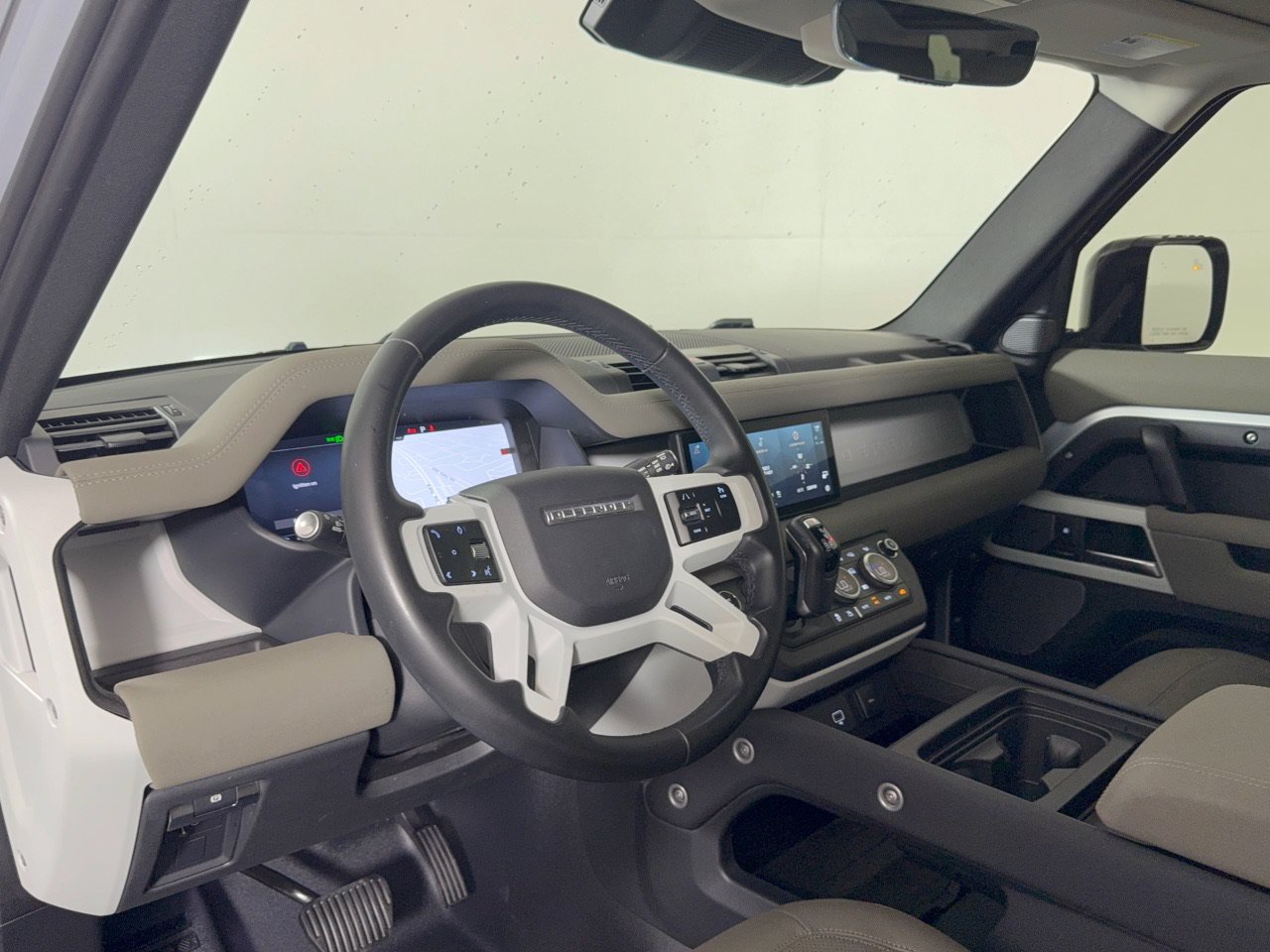 Used 2023 Land Rover Defender 110 S AWD/4WD image 4