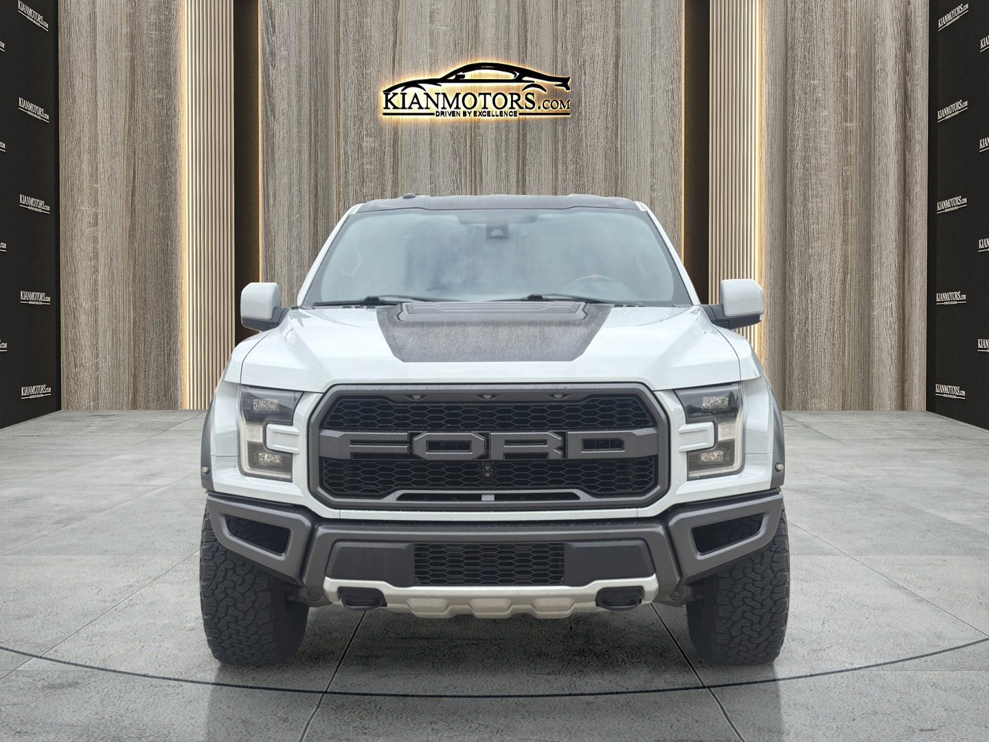 Used 2017 Ford F150 Raptor w/ Equipment Group 802A Luxury AWD/4WD image 3