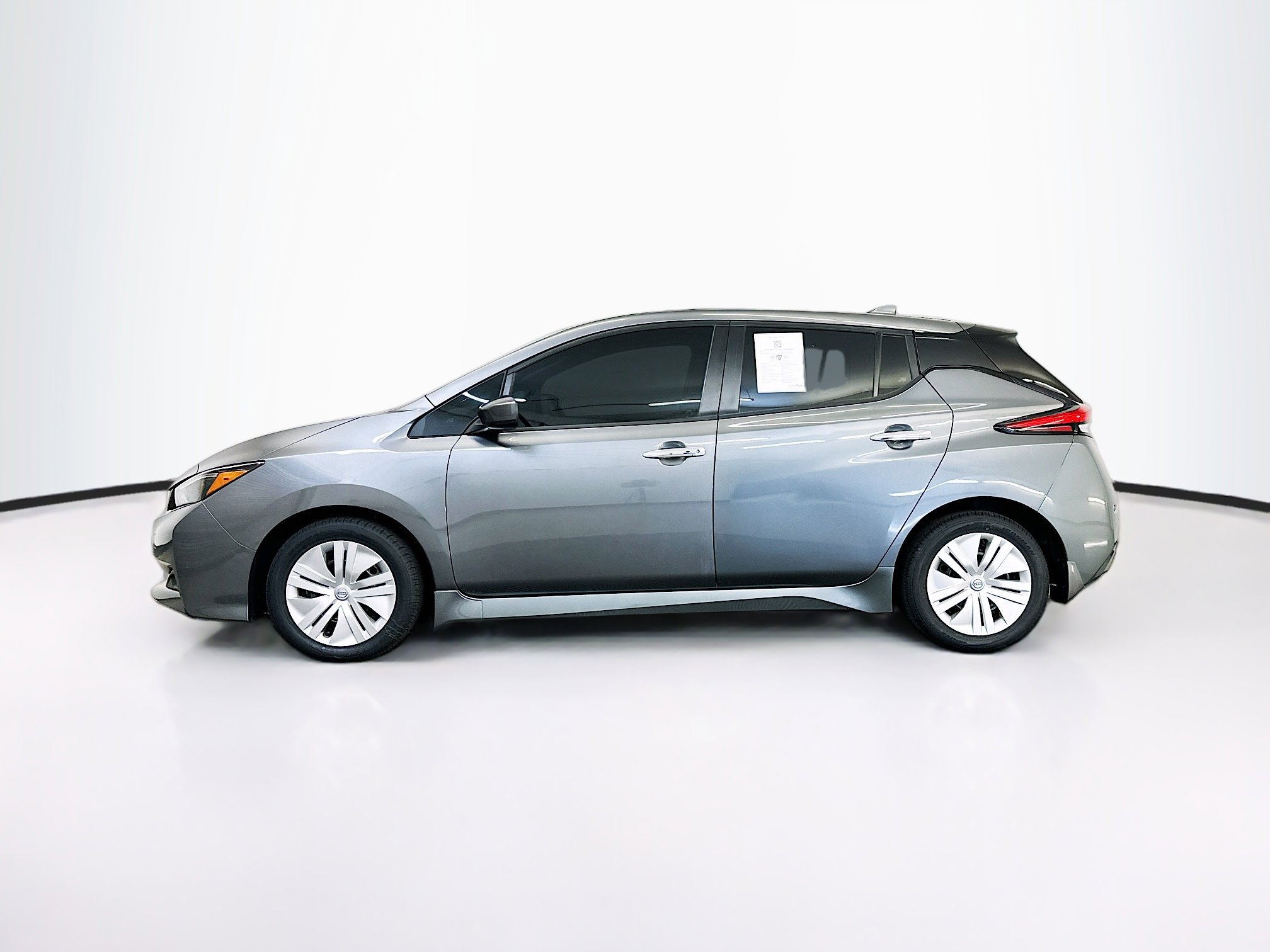 Used 2025 Nissan Leaf S image 4