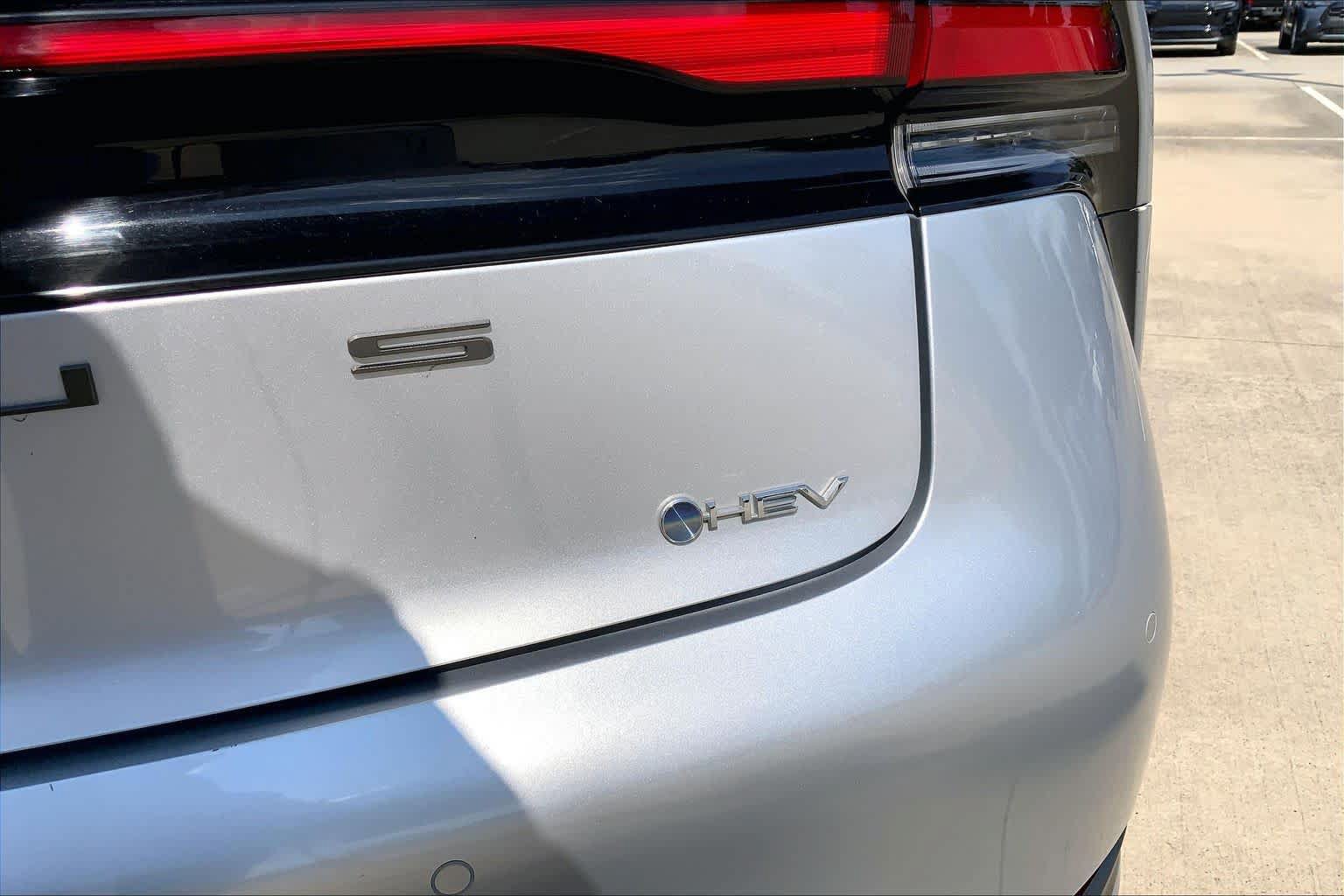 Used 2025 Toyota Prius LE FWD image 10