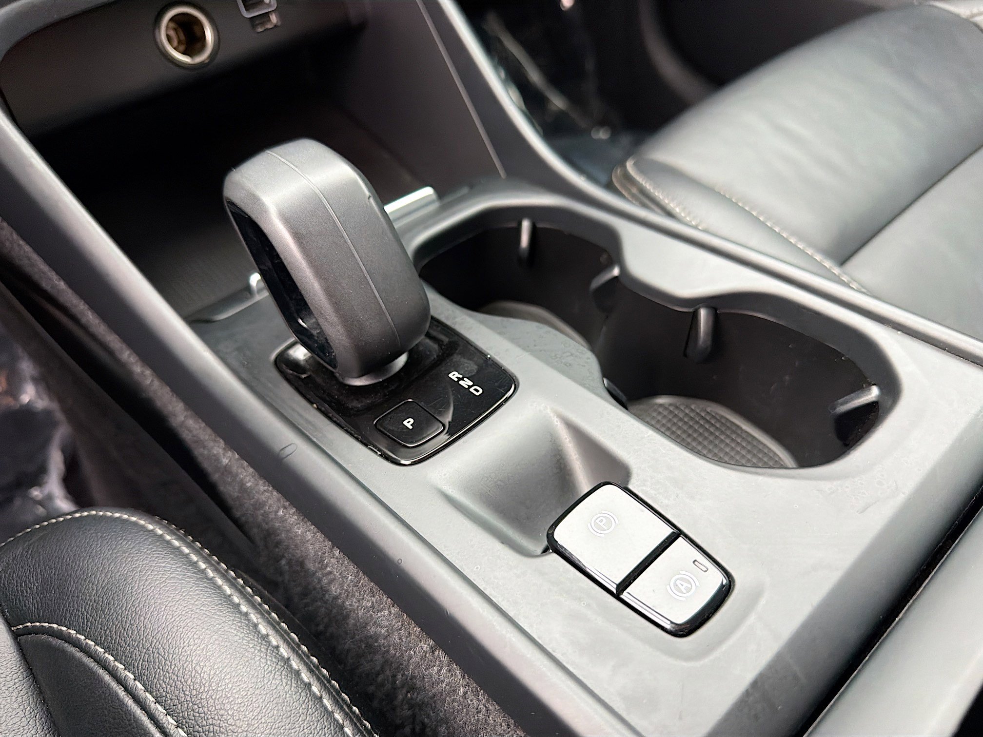 Used 2022 Volvo XC40 T5 Momentum AWD/4WD image 11