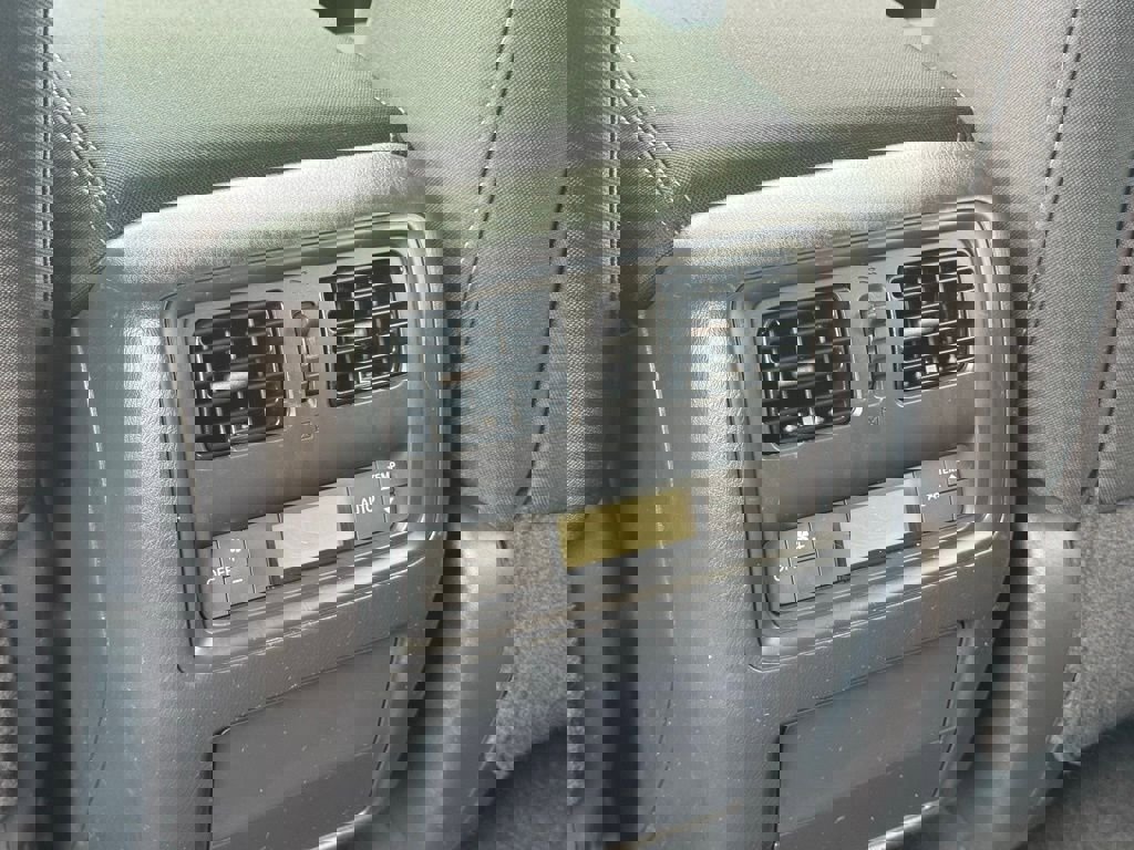 Used 2017 Nissan Pathfinder SV image 18