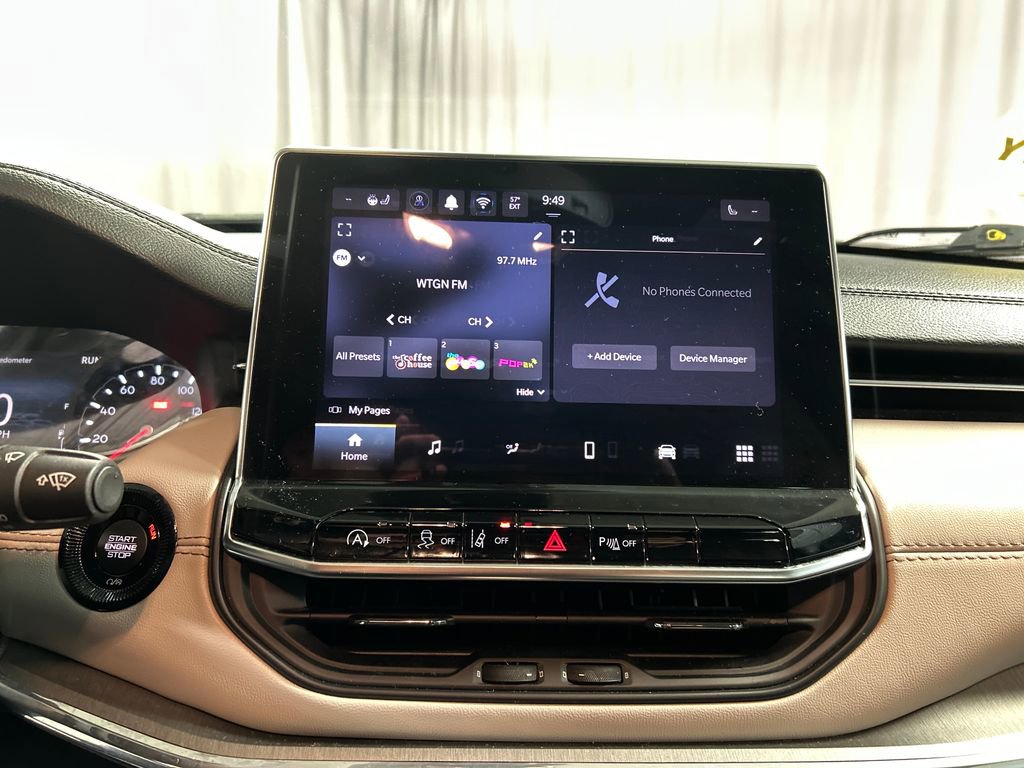 Used 2024 Jeep Compass Limited image 17