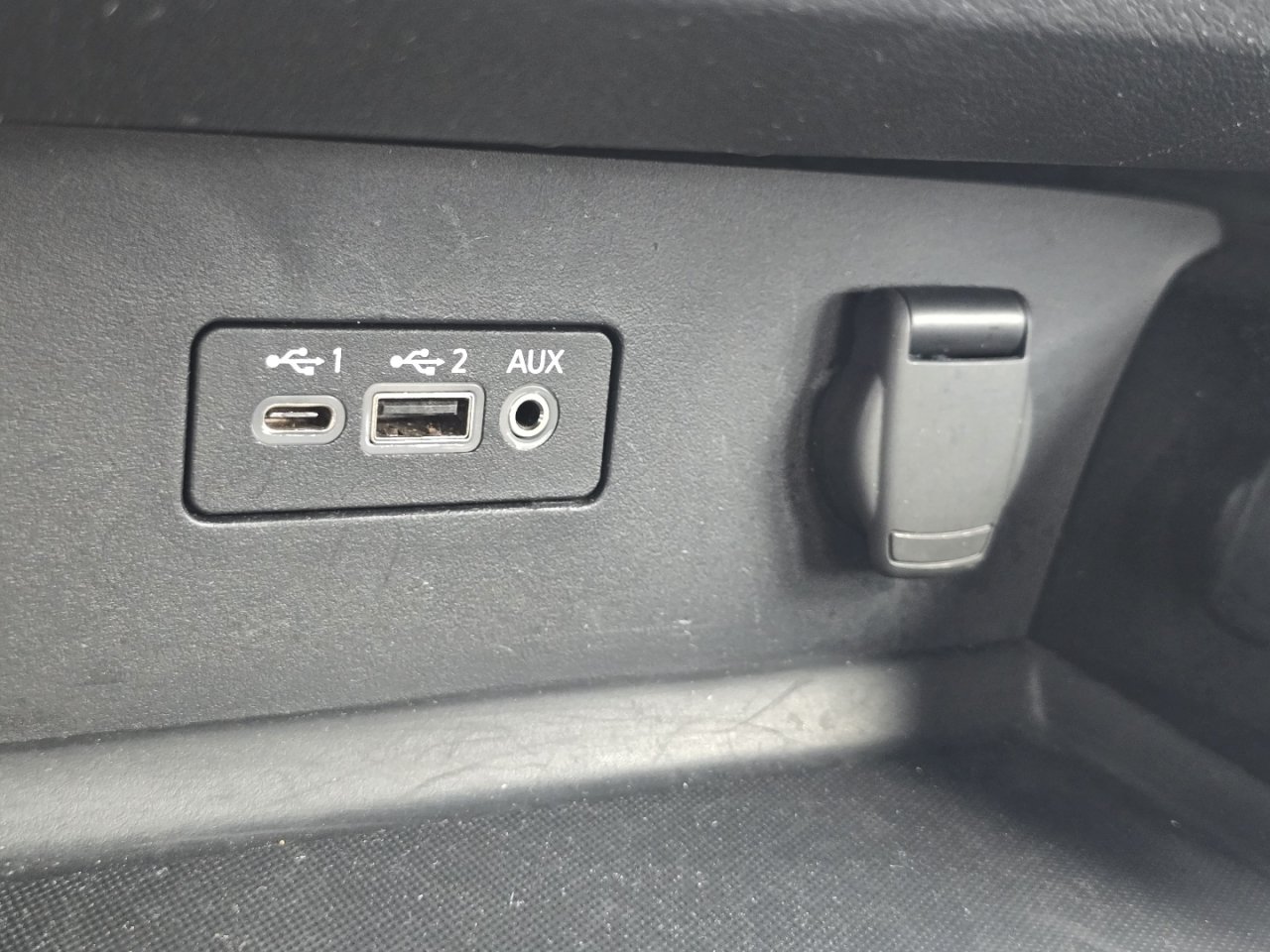 Used 2024 Nissan Altima 2.5 SV AWD/4WD image 28
