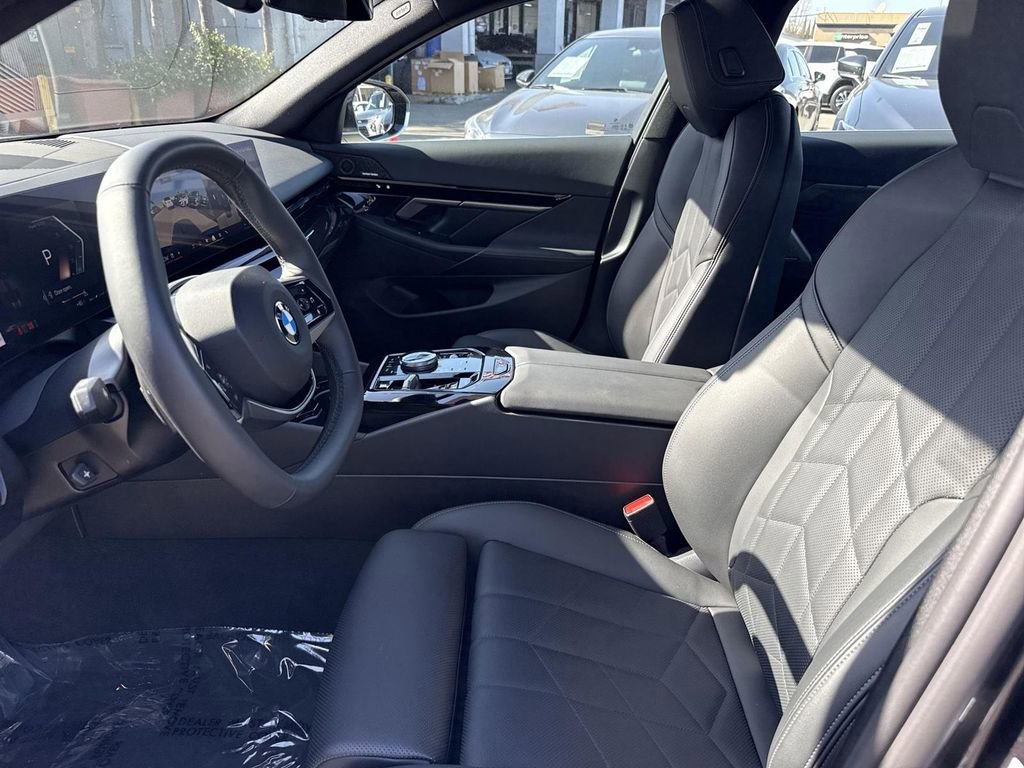 Used 2025 BMW 530i xDrive w/ Premium Package image 19