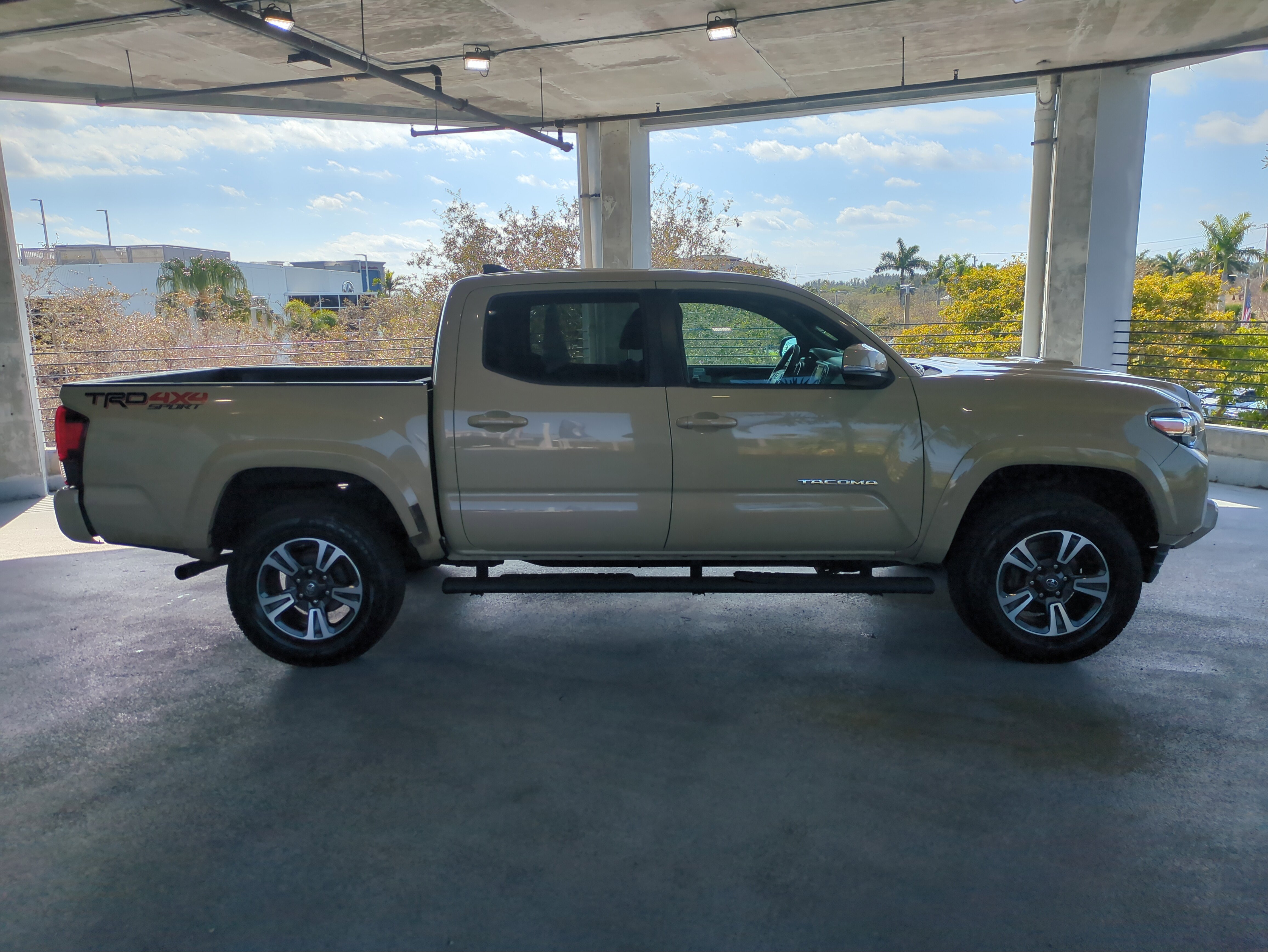 Used 2018 Toyota Tacoma TRD Sport image 4