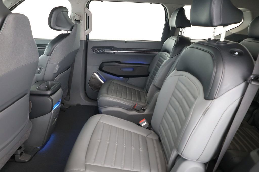 Used 2024 Kia EV9 Land image 18