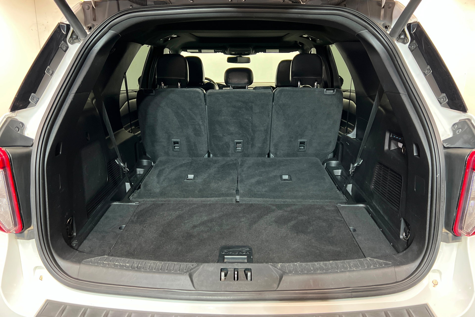 Used 2020 Ford Explorer ST w/ Premium Technology Package image 22