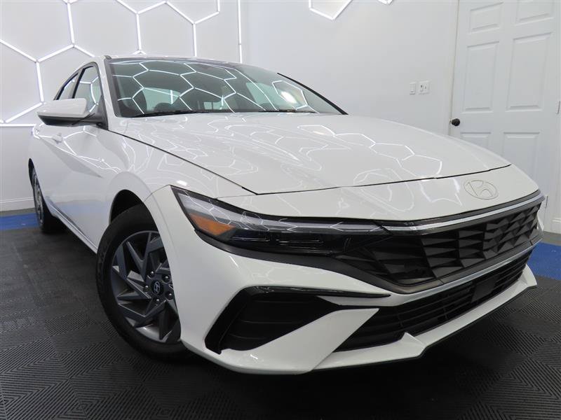 Used 2024 Hyundai Elantra SEL FWD image 3