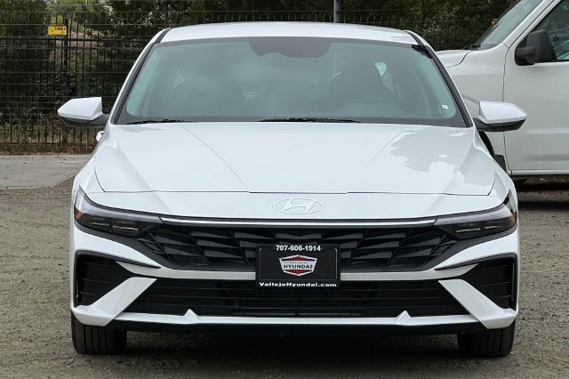 New 2026 Hyundai Elantra SE FWD image 3