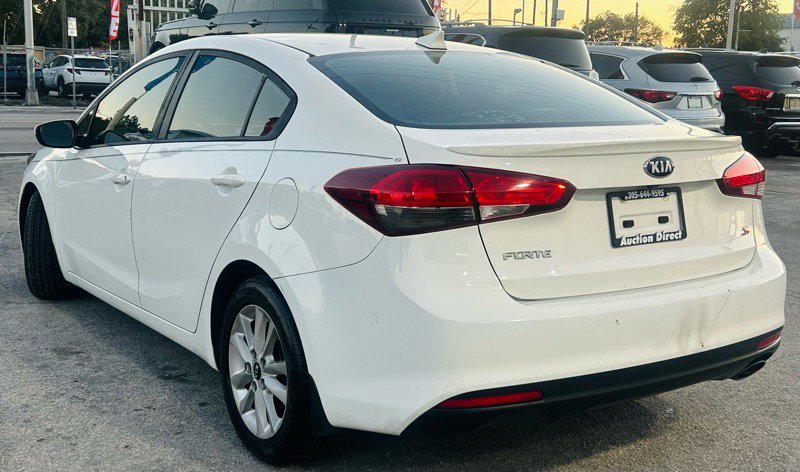 Used 2017 Kia Forte S image 3