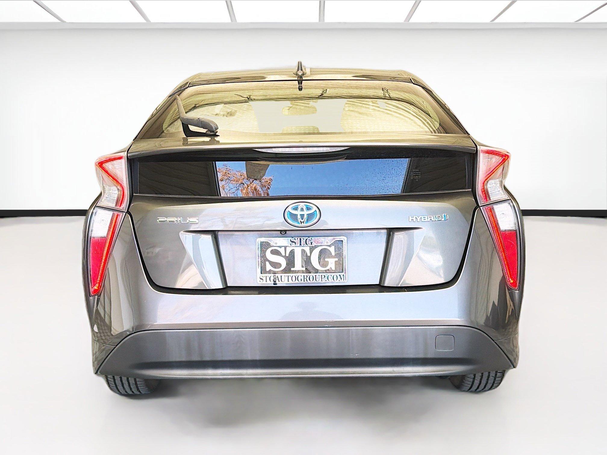 Used 2017 Toyota Prius Three w/ Carpet Mat Package FWD image 5