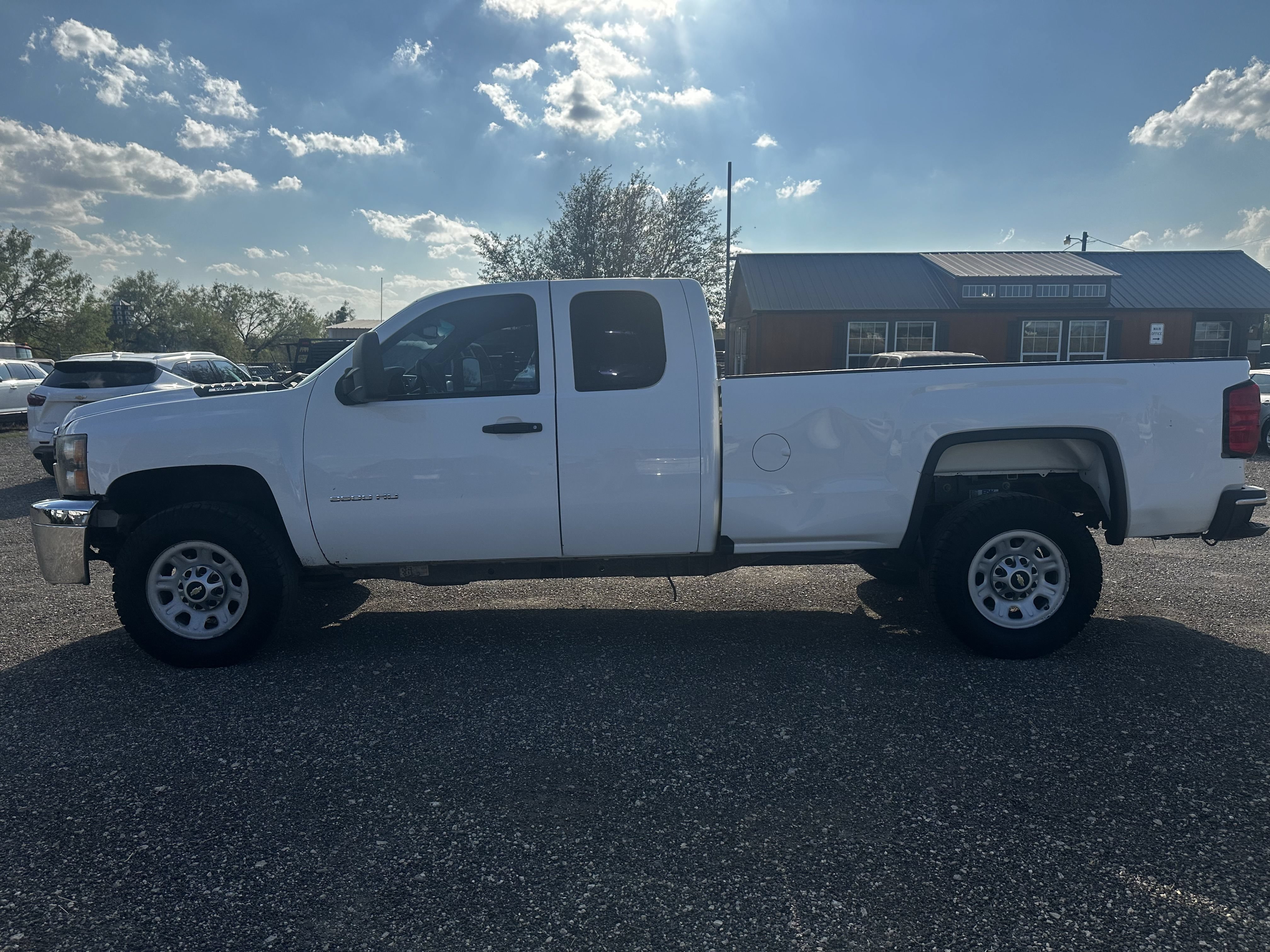 Used 2013 Chevrolet Silverado 3500 W/T AWD/4WD image 2