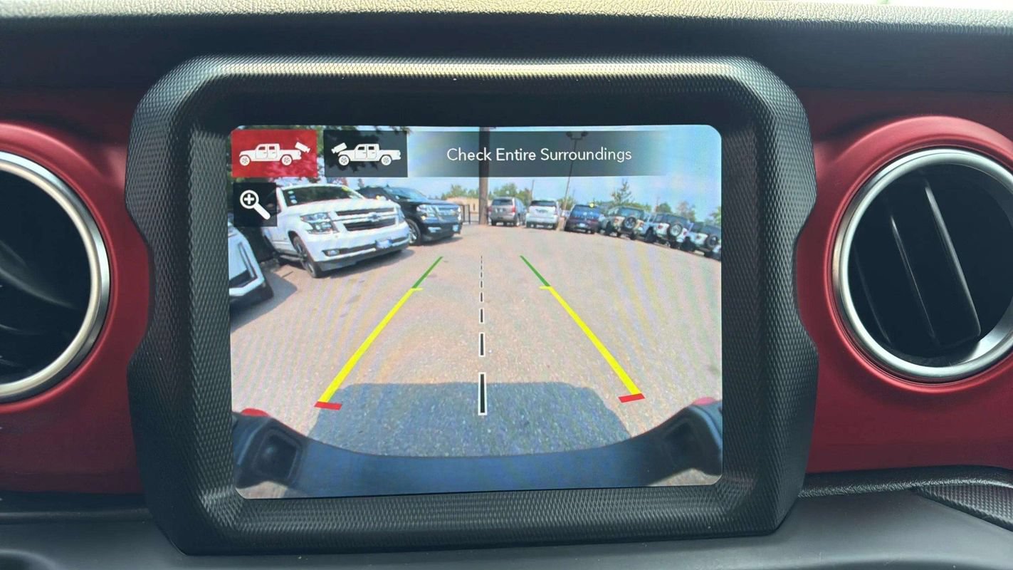 Used 2021 Jeep Gladiator Rubicon AWD/4WD image 12