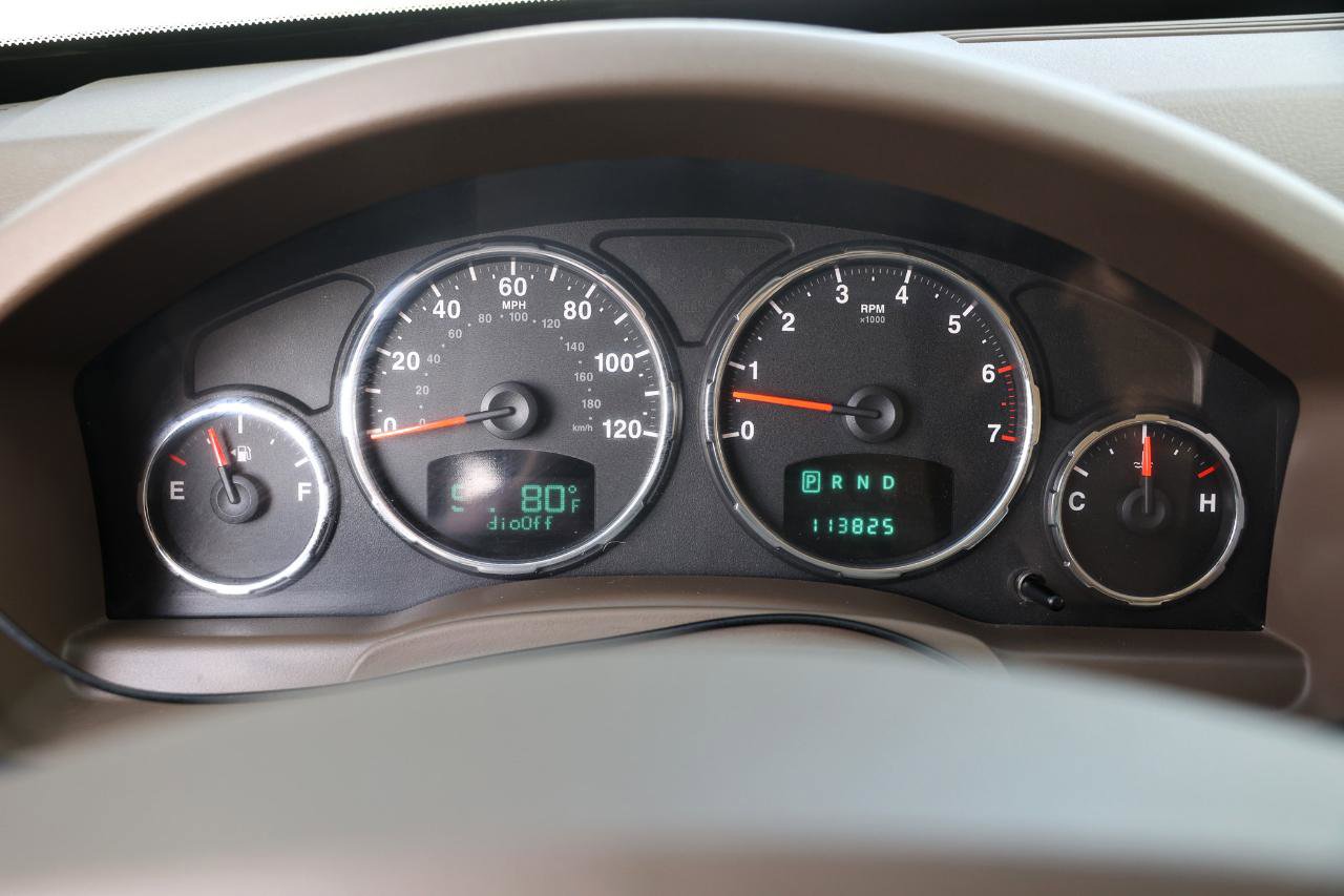 Used 2009 Jeep Liberty Limited w/ Premium Group AWD/4WD image 26