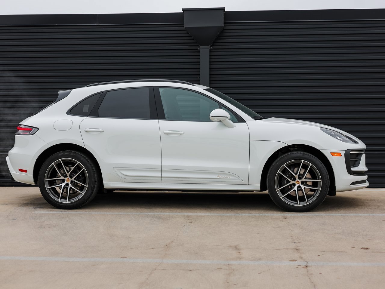 Certified 2023 Porsche Macan image 8