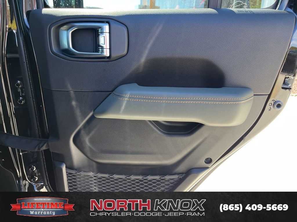 New 2025 Jeep Gladiator Mojave image 24