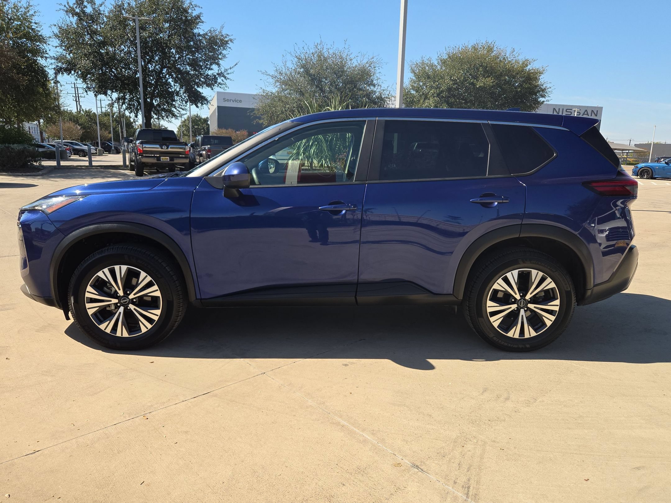 Used 2023 Nissan Rogue SV FWD image 6